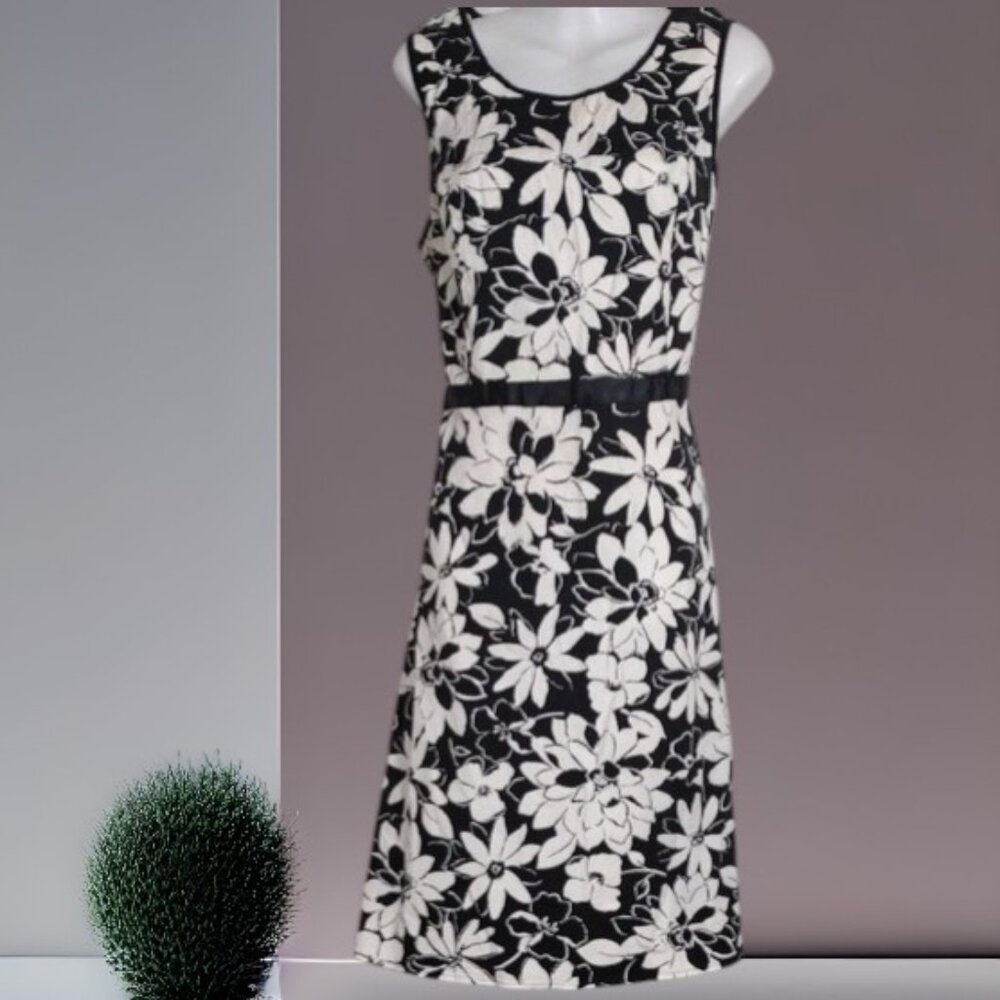 Elegantly Chic Floral Midi Dress in Black and White Size 14